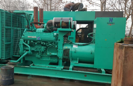 吴江发电机组如何判断水冷式机油散热器内部是否需要清洗？